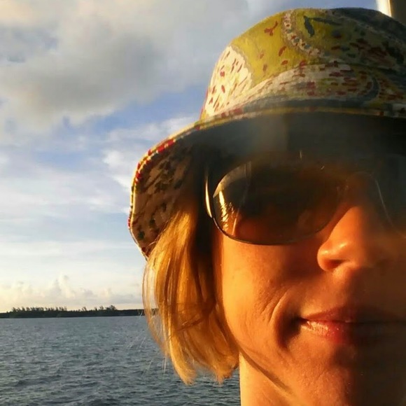 Meet your Posher, Jennifer - Picture 1 of 1